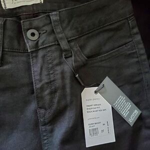 BNWT size 27 'Rock What You Got’ Super Skinny jeans from Yummie. MSRP $118